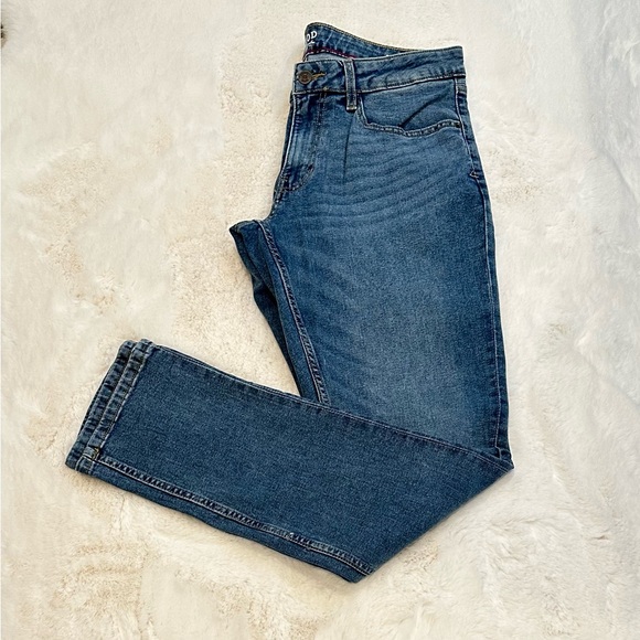 IZOD Men’s Straight Fit Comfort Stretch Jeans - Picture 9 of 13